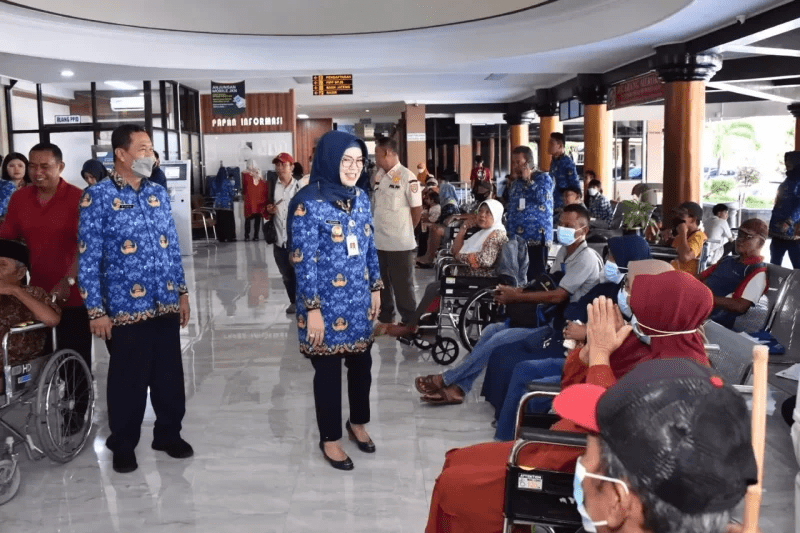 Etik Suryani Sidak Kualitas Pelayanan di Sejumlah Instansi Sukoharjo