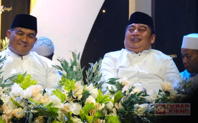 Yunianto Khidmat Mengikuti Sholawatan Bersama Ribuan Warga