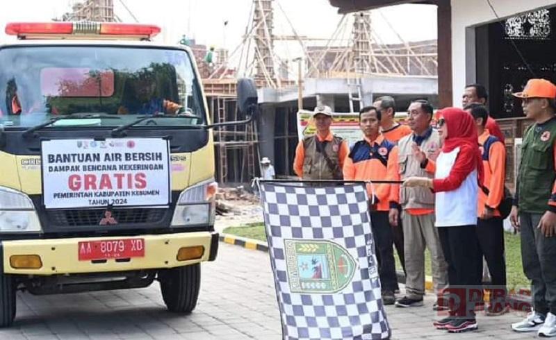 Ristawati Lepas Bantuan Air Bersih untuk Desa Terdampak Kekeringan